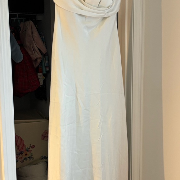White dress - Picture 6 of 7